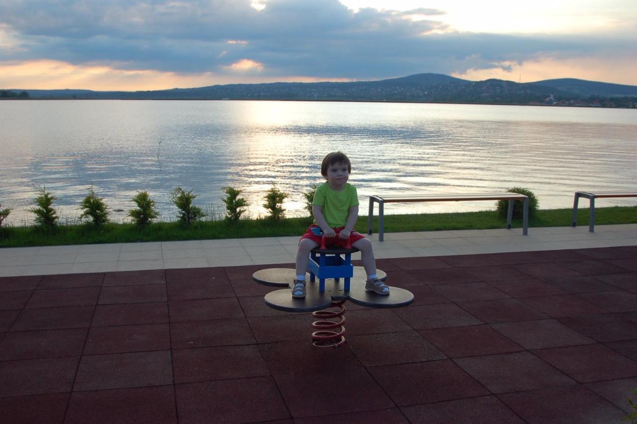 Panorama Apartman Velence Buitenkant foto