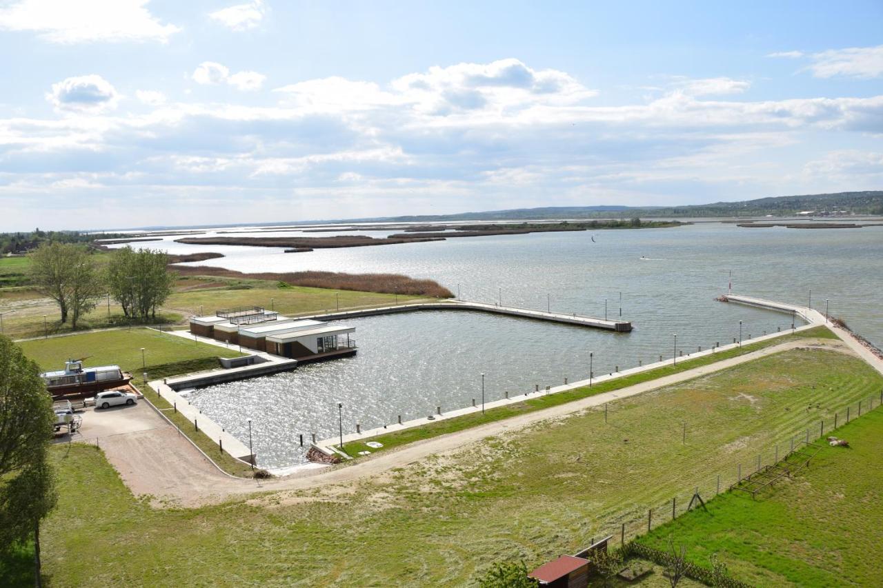Panorama Apartman Velence Buitenkant foto